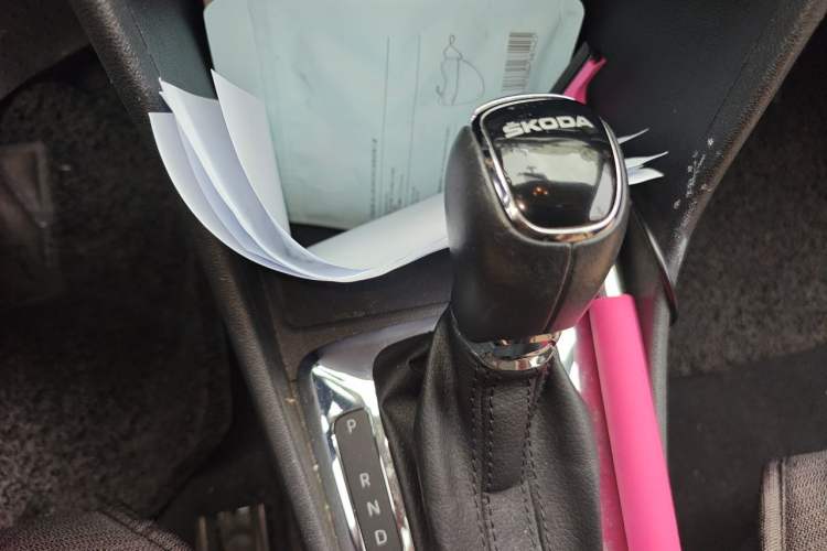 Used Skoda Rapid Spaceback 2018 1.6L Automatic Comfort Edition Gear Lever