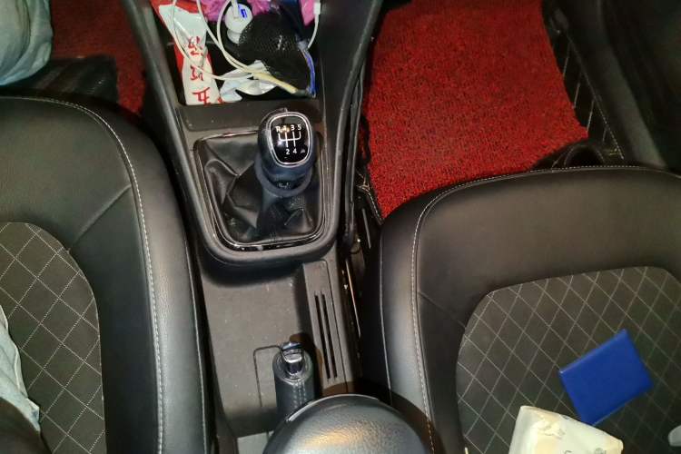 Used Skoda Rapid Spaceback 2018 1.6L Manual Comfort Edition Gear Lever