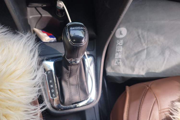 Used Skoda Rapid Spaceback 2018 1.6L Automatic Comfort Edition Gear Lever