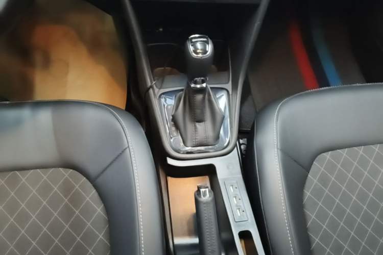 Used Skoda Rapid Spaceback 2018 1.6L Automatic Comfort Edition Gear Lever