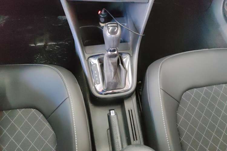 Used Skoda Rapid Spaceback 2018 1.6L Automatic Comfort Edition Gear Lever