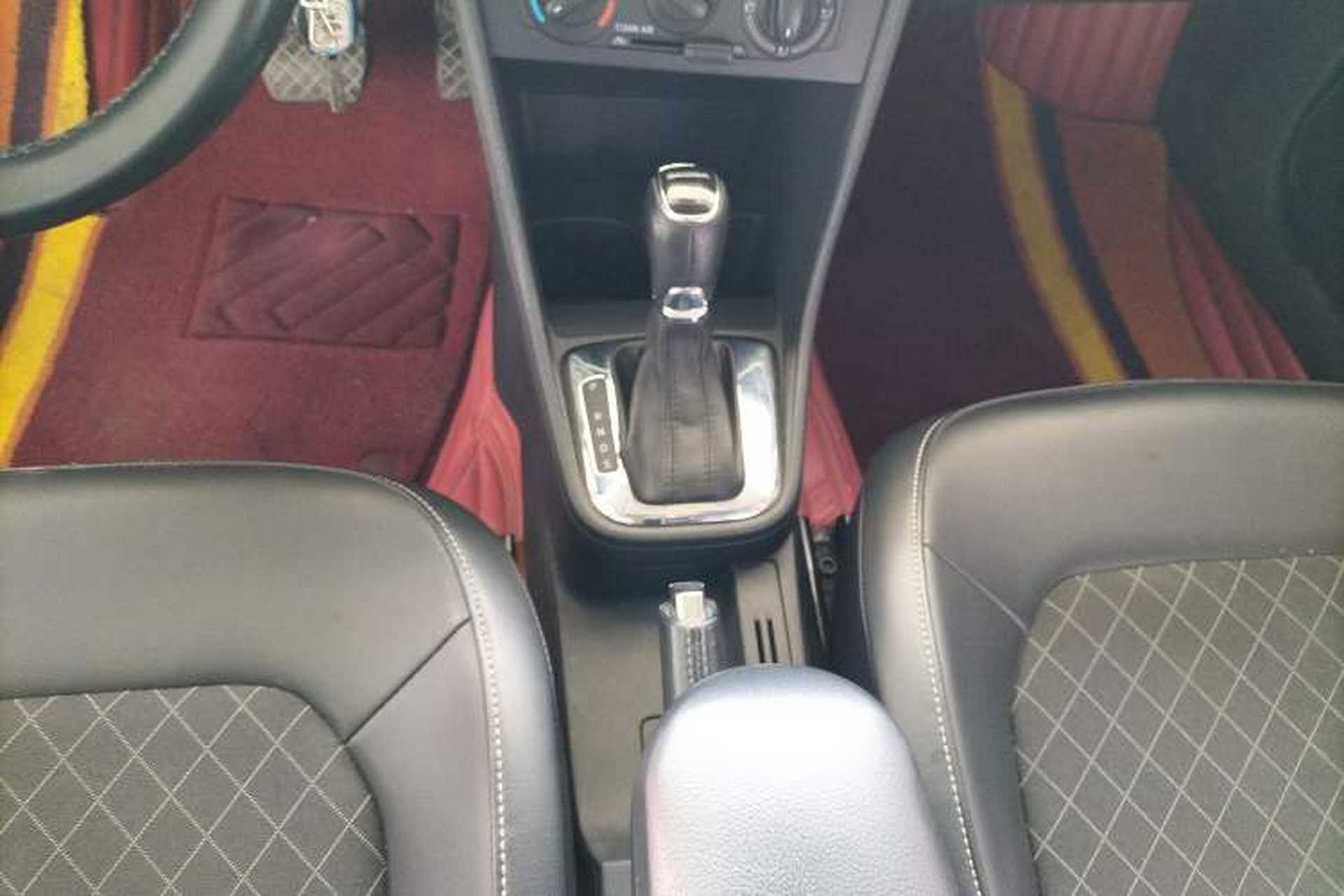 Used Skoda Rapid Spaceback 2018 1.6L Automatic Comfort Edition Gear Lever