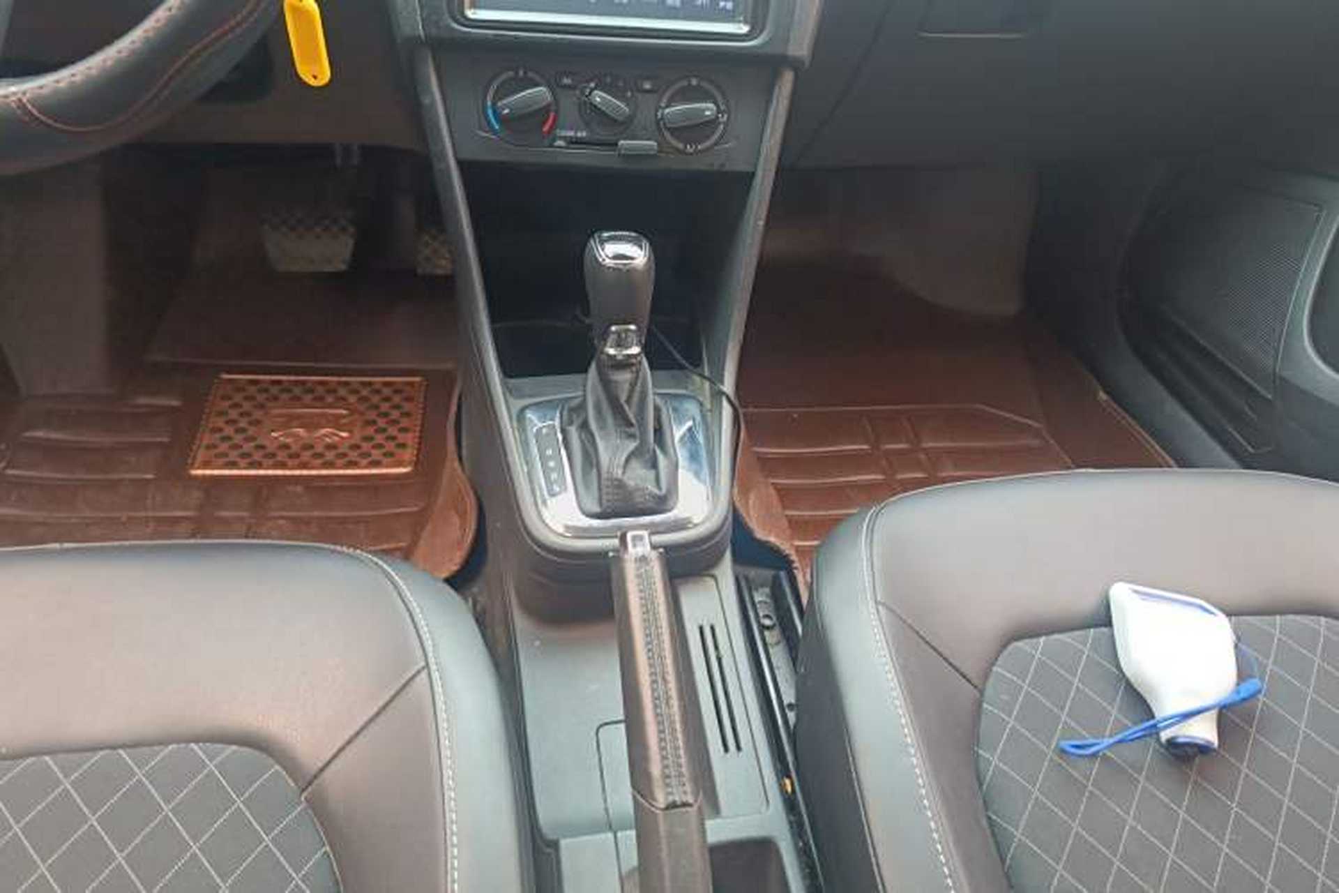 Used Skoda Rapid Spaceback 2018 1.6L Automatic Comfort Edition Gear Lever