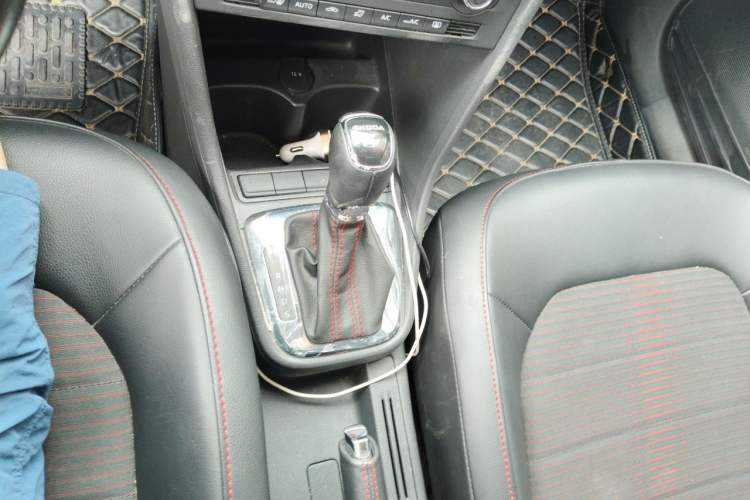 Used Skoda Rapid Spaceback 2018 1.6L Automatic Sport Edition Gear Lever