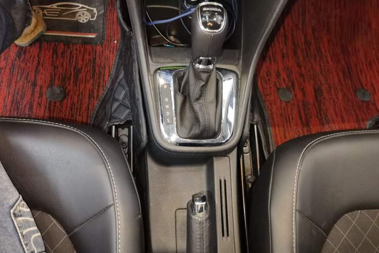 Used Skoda Rapid Spaceback 2018 1.6L Automatic Comfort Edition Gear Lever
