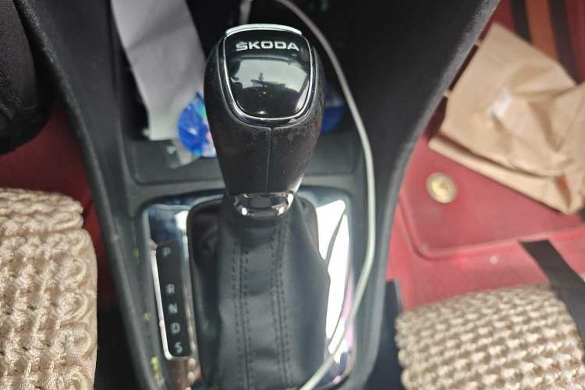 Used Skoda Rapid Spaceback 2018 1.6L Automatic Comfort Edition Gear Lever