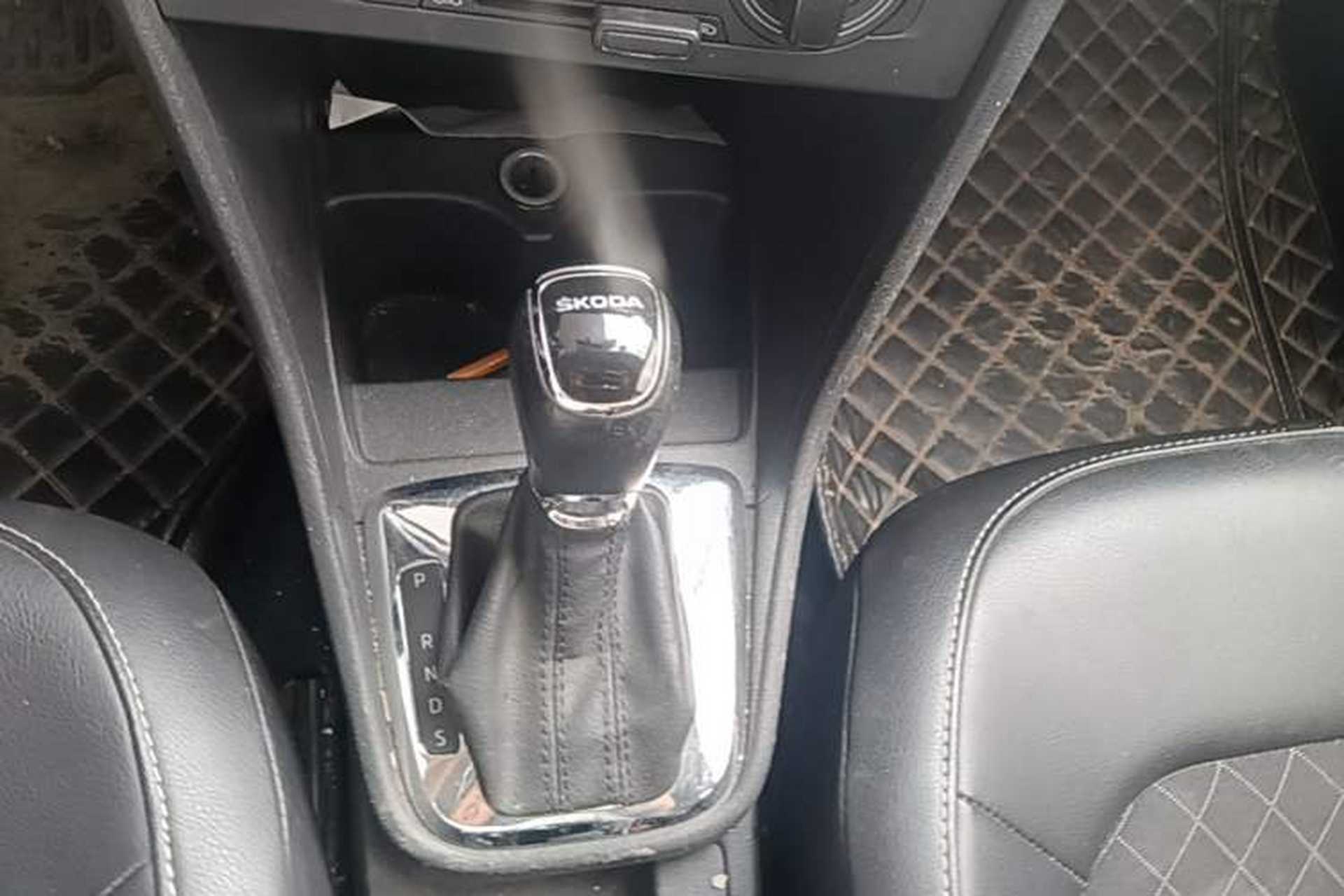 Used Skoda Rapid Spaceback 2018 1.6L Automatic Comfort Edition Gear Lever