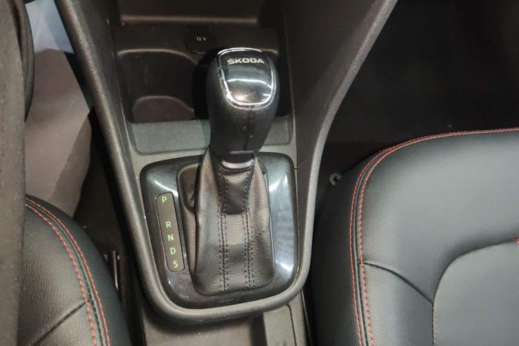 Used Skoda Rapid Spaceback 2018 1.6L Automatic Standard Edition Gear Lever