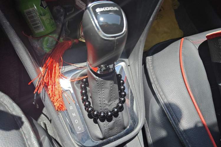 Used Skoda Rapid Spaceback 2018 1.6L Automatic Comfort Edition Gear Lever