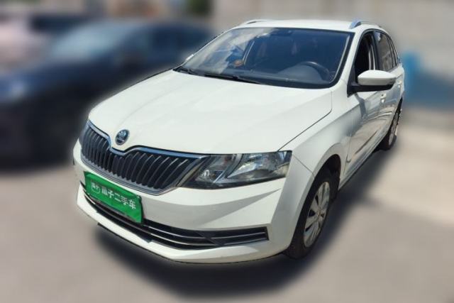 Używany Skoda Rapid Spaceback 2018 1.6L Automatic Standard Edition