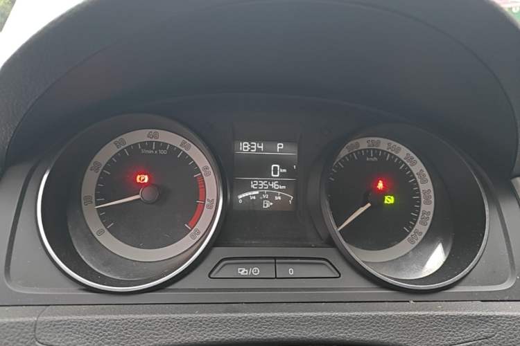 Used Skoda Rapid Spaceback 2018 1.6L Automatic Comfort Edition Instrument Cluster