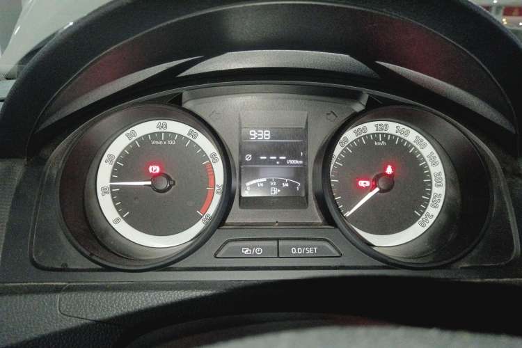Used Skoda Rapid Spaceback 2018 1.6L Manual Standard Edition Instrument Cluster