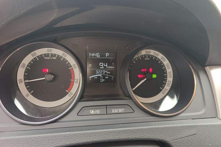 Used Skoda Rapid Spaceback 2018 1.6L Automatic Comfort Edition Instrument Cluster