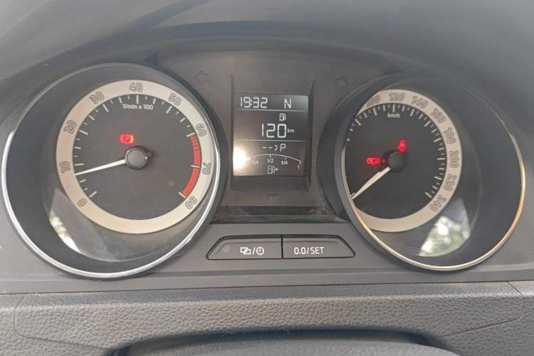 Used Skoda Rapid Spaceback 2018 1.6L Automatic Comfort Edition Instrument Cluster