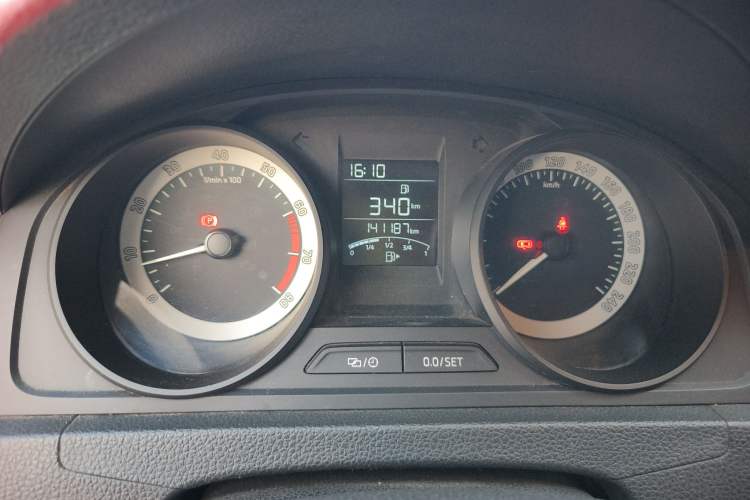 Used Skoda Rapid Spaceback 2018 1.6L Manual Standard Edition Instrument Cluster