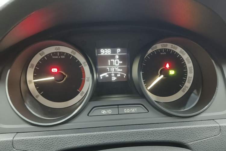 Used Skoda Rapid Spaceback 2018 1.6L Automatic Comfort Edition Instrument Cluster