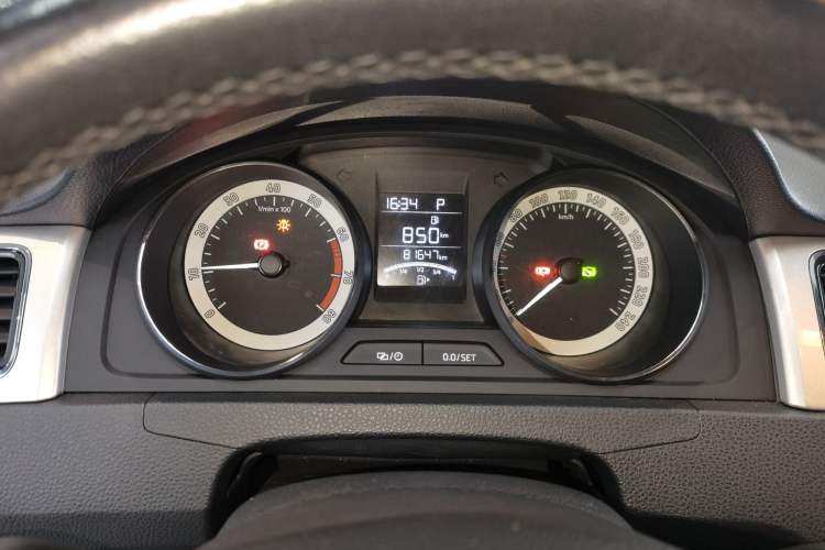 Used Skoda Rapid Spaceback 2018 1.6L Automatic Comfort Edition Instrument Cluster