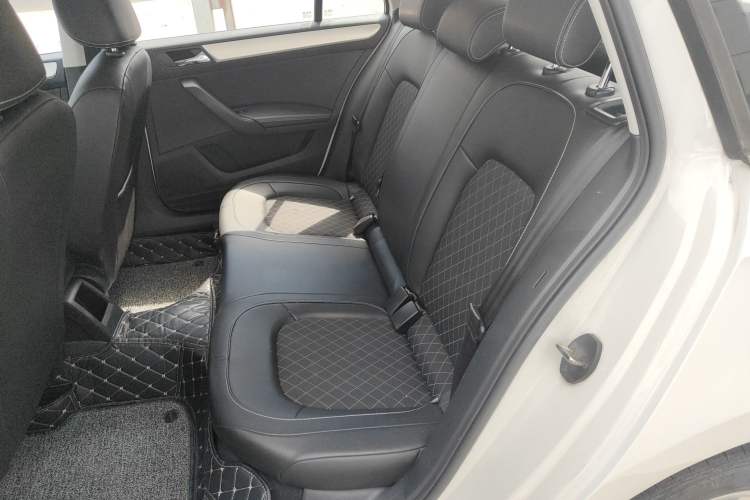 Used Skoda Rapid Spaceback 2018 1.6L Automatic Comfort Edition Interior 1