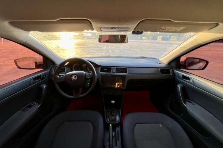 Used Skoda Rapid Spaceback 2018 1.6L Automatic Standard Edition Interior 1