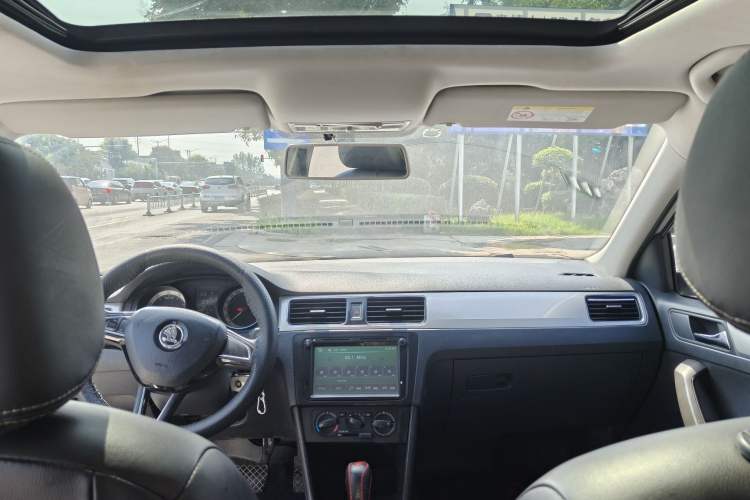 Used Skoda Rapid Spaceback 2018 1.6L Automatic Comfort Edition Interior 1