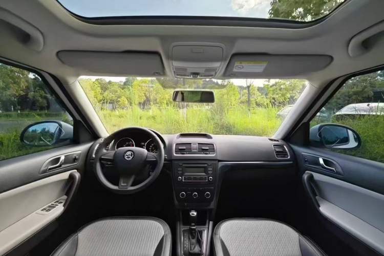 Used Skoda Rapid Spaceback 2018 1.6L Automatic Comfort Edition Interior 1