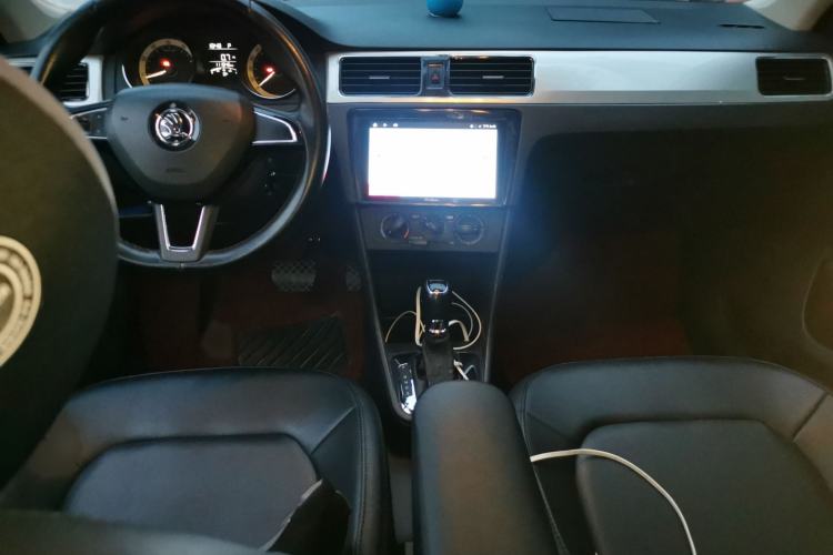 Used Skoda Rapid Spaceback 2018 1.6L Automatic Comfort Edition Interior 2