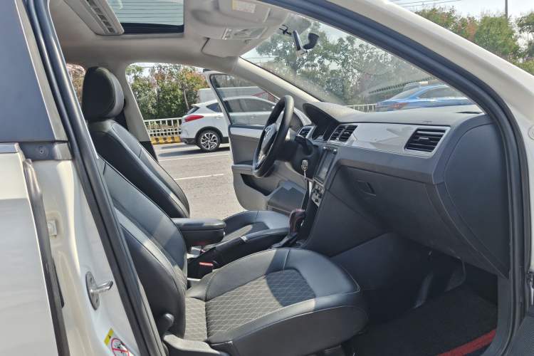 Used Skoda Rapid Spaceback 2018 1.6L Automatic Comfort Edition Interior 2