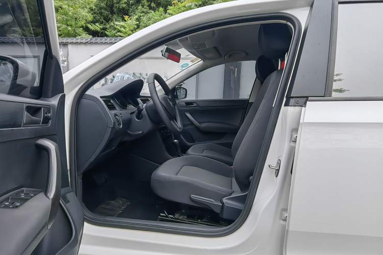 Used Skoda Rapid Spaceback 2018 1.6L Automatic Standard Edition Interior 2