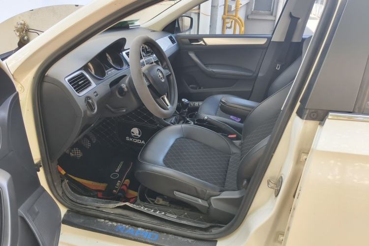 Used Skoda Rapid Spaceback 2018 1.6L Manual Comfort Edition Interior 2