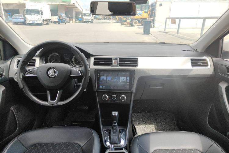 Used Skoda Rapid Spaceback 2018 1.6L Automatic Comfort Edition Interior 3