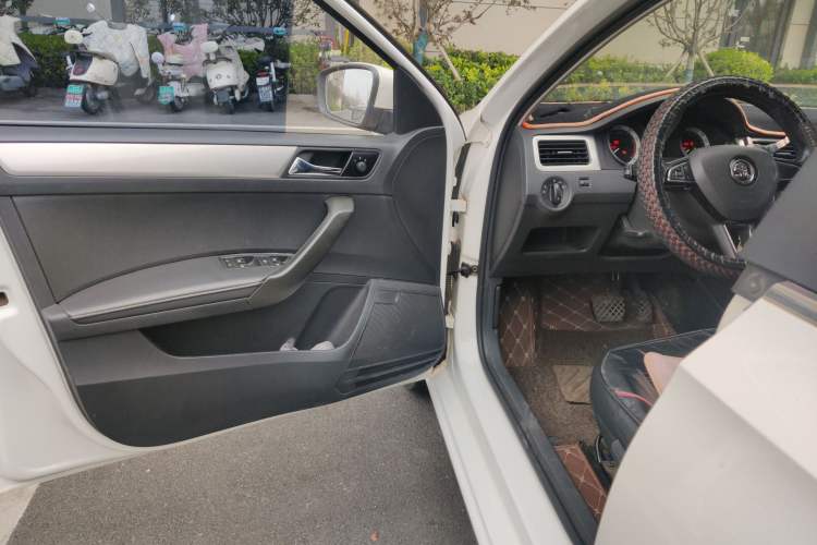 Used Skoda Rapid Spaceback 2018 1.6L Automatic Comfort Edition Interior 3