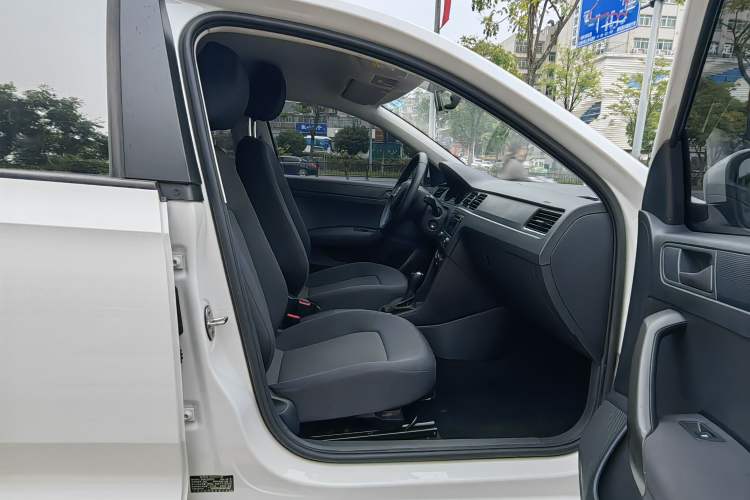 Used Skoda Rapid Spaceback 2018 1.6L Automatic Standard Edition Interior 3