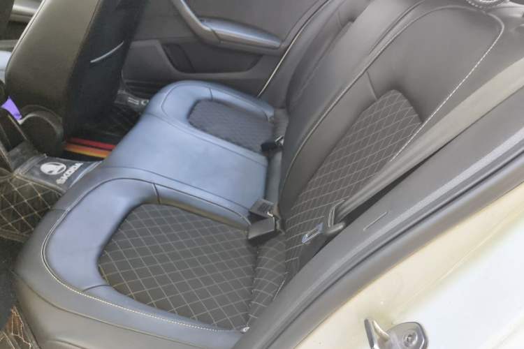 Used Skoda Rapid Spaceback 2018 1.6L Manual Comfort Edition Interior 3