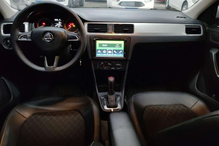 Used Skoda Rapid Spaceback 2018 1.6L Automatic Comfort Edition Interior 3