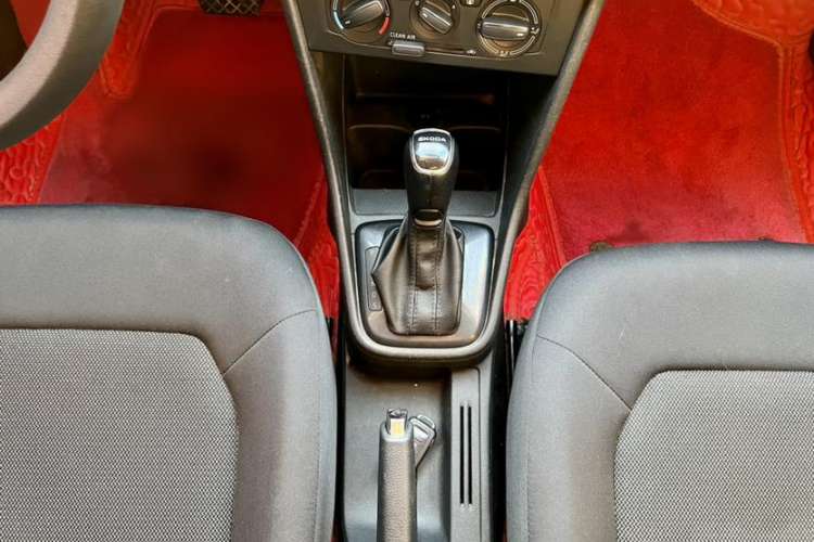 Used Skoda Rapid Spaceback 2018 1.6L Automatic Standard Edition Interior 4