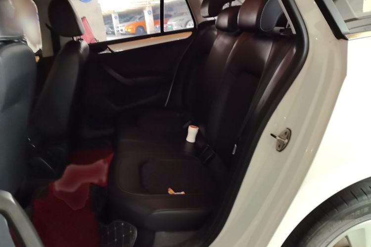 Used Skoda Rapid Spaceback 2018 1.6L Manual Comfort Edition Interior 4