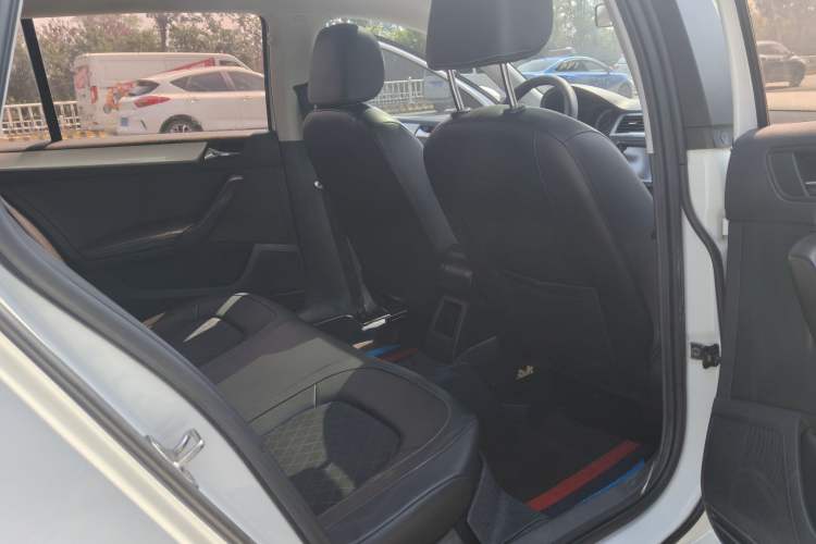 Used Skoda Rapid Spaceback 2018 1.6L Automatic Comfort Edition Interior 4