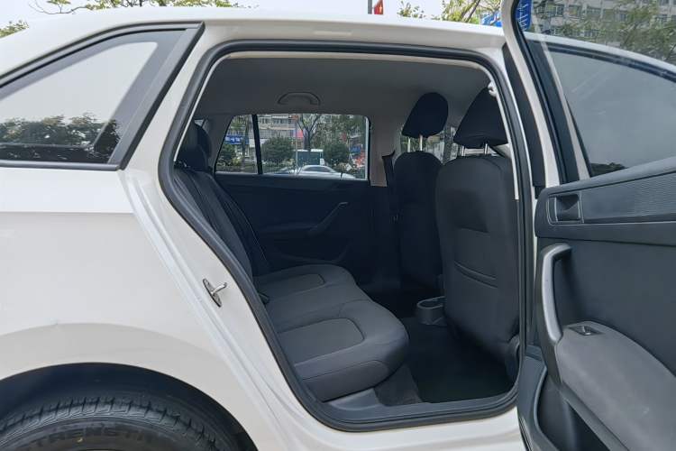 Used Skoda Rapid Spaceback 2018 1.6L Automatic Standard Edition Interior 4