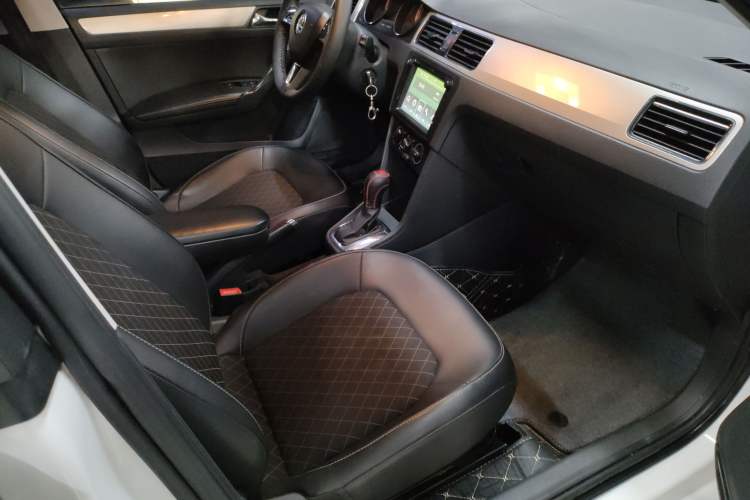 Used Skoda Rapid Spaceback 2018 1.6L Automatic Comfort Edition Interior 4