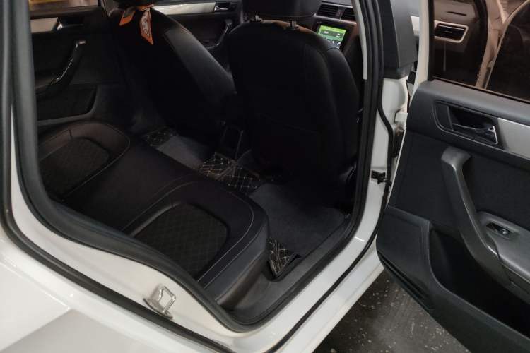 Used Skoda Rapid Spaceback 2018 1.6L Automatic Comfort Edition Interior 5
