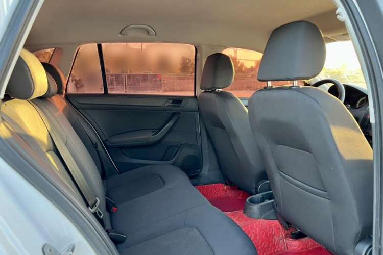 Used Skoda Rapid Spaceback 2018 1.6L Automatic Standard Edition Interior 8