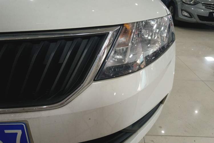 Used Skoda Rapid Spaceback 2018 1.6L Manual Standard Edition Left Front Headlight