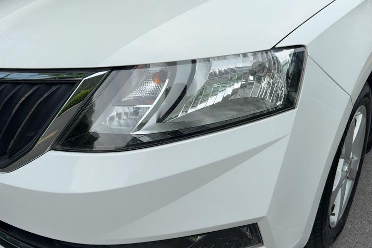 Used Skoda Rapid Spaceback 2018 1.6L Manual Comfort Edition Left Front Headlight