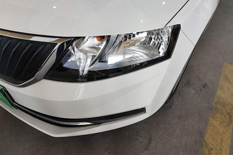 Used Skoda Rapid Spaceback 2018 1.6L Automatic Comfort Edition Left Front Headlight