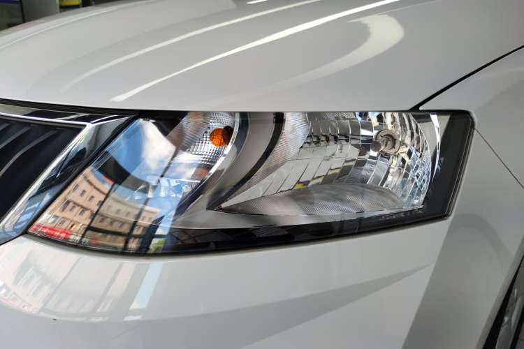 Used Skoda Rapid Spaceback 2018 1.6L Automatic Comfort Edition Left Front Headlight