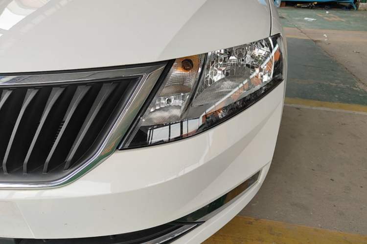 Used Skoda Rapid Spaceback 2018 1.6L Automatic Comfort Edition Left Front Headlight