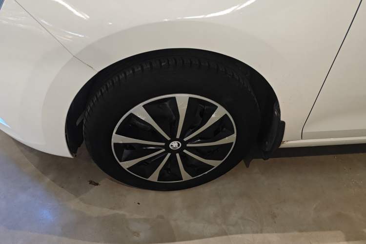 Used Skoda Rapid Spaceback 2018 1.4L Manual Standard Edition Left Front Wheel Hub