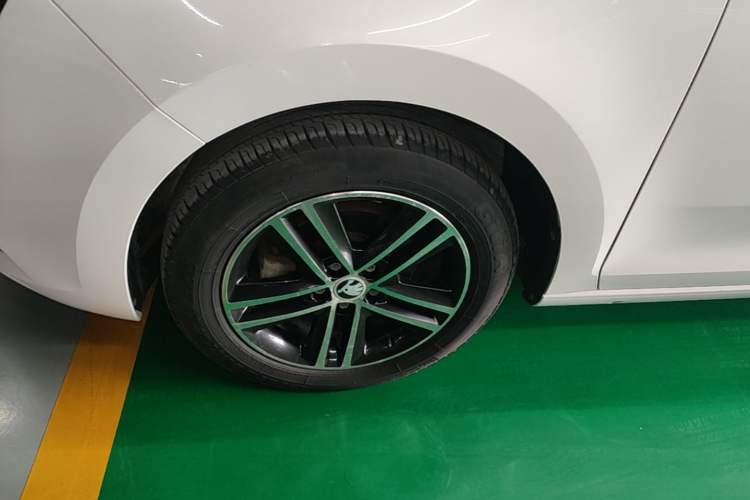 Used Skoda Rapid Spaceback 2018 1.4L Manual Standard Edition Left Front Wheel Hub