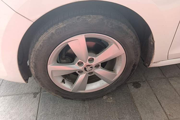 Used Skoda Rapid Spaceback 2018 1.6L Automatic Comfort Edition Left Front Wheel Hub