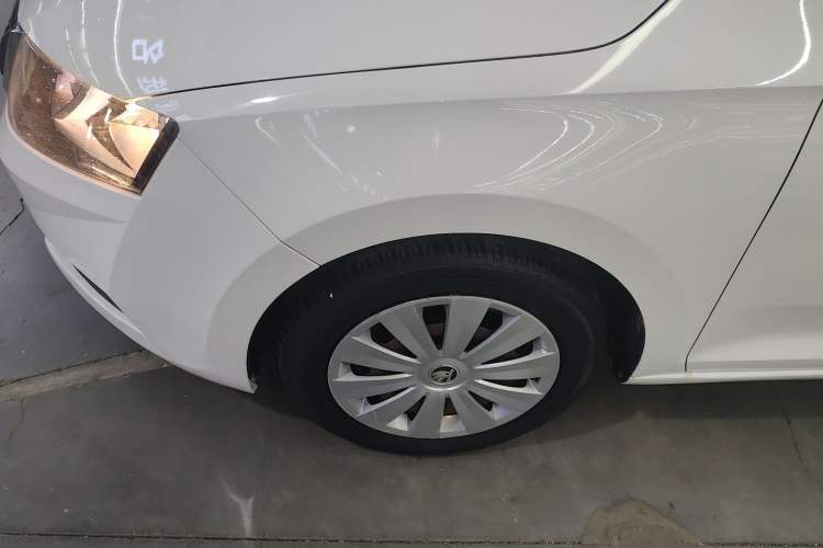 Used Skoda Rapid Spaceback 2018 1.6L Automatic Standard Edition Left Front Wheel Hub